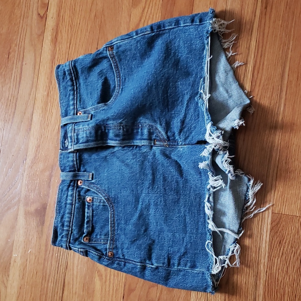 Levis 501 Levi’s 501  Distressed Medium Wash Button Fly Shorts size 26
